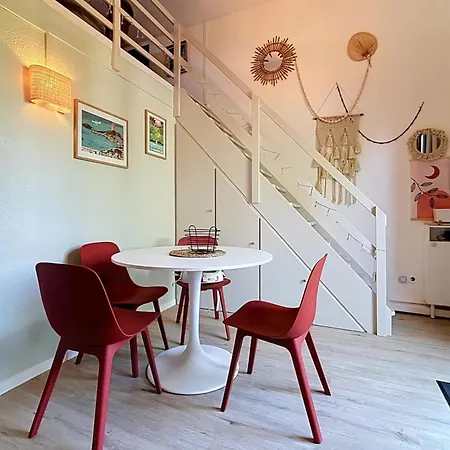 Apartment With Terrace And Parking In Gruissan